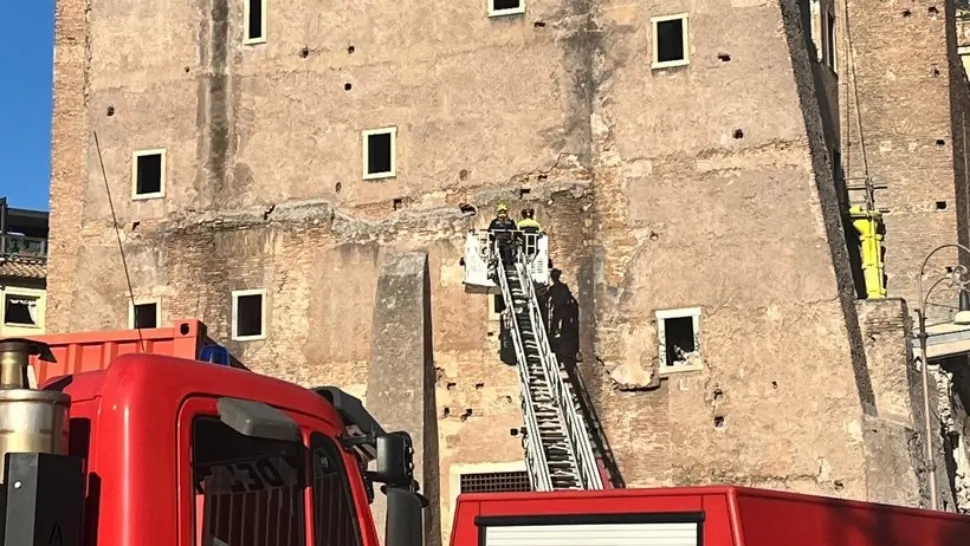 Ultimele cuvinte ale românului scos de sub dărâmăturile Torre dei Conti. Muncitorul ar fi trebuit să iasă anul viitor la pensie