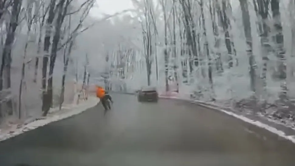 Accident teribil pe o șosea din județul Iași. Un tânăr a murit după ce a intrat cu motocicleta într‑un stâlp – VIDEO