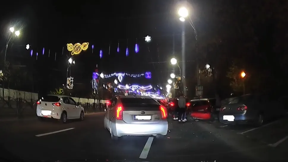 Accident în lanț pe Calea Văcărești din Capitală, provocat de un tânăr de 20 de ani: cinci mașini, implicate