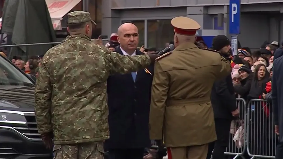 Huiduieli fără precedent la Alba Iulia, la adresa premierului Ilie Bolojan VIDEO