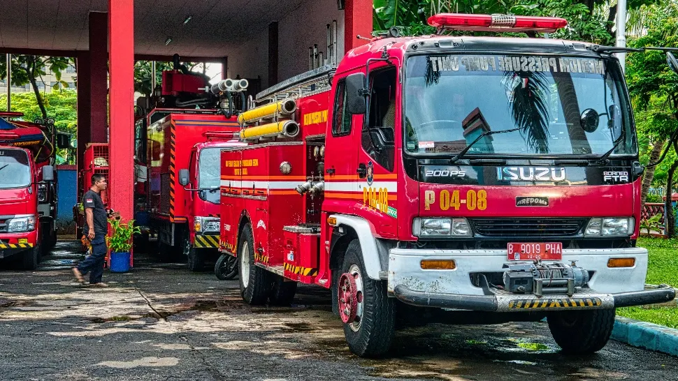 Treisprezece morți într-un incendiu ce a cuprins un bloc de 7 etaje din capitala Indoneziei