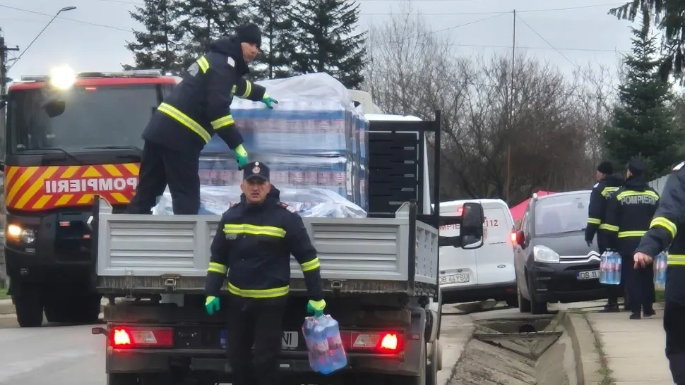 La o zi după promisiunile lui Bolojan, oamenii din Prahova tot nu au apă. MAI intervine în continuare cu cisterne și apă îmbuteliată în zonele afectate - FOTO