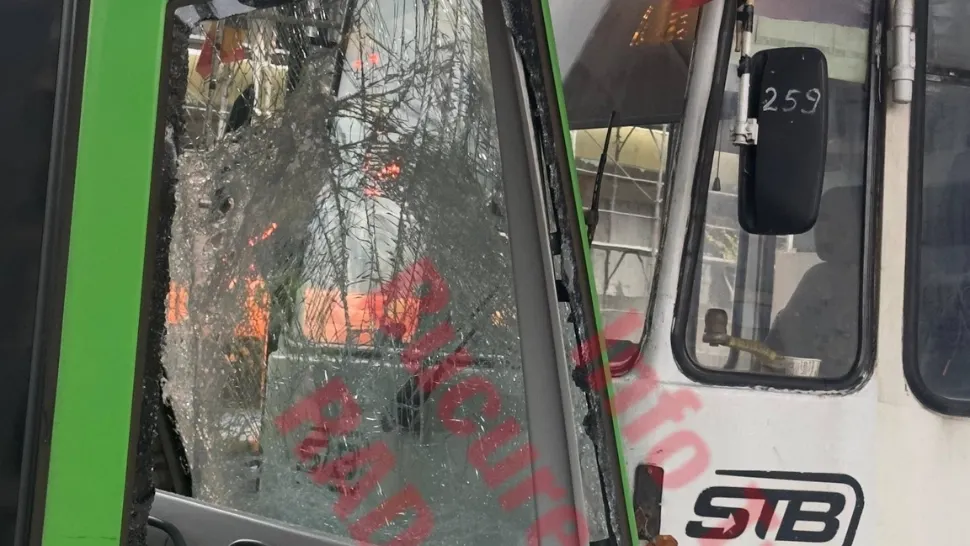 Accident sub podul Basarab. Liniile 1 și 10, blocate după ciocnirea a două tramvaie