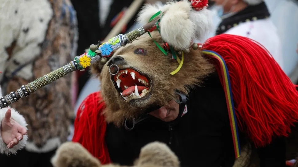 Jocul Urșilor din România, inclus de BBC Travel în lista celor mai fascinante tradiții de sărbători din Europa