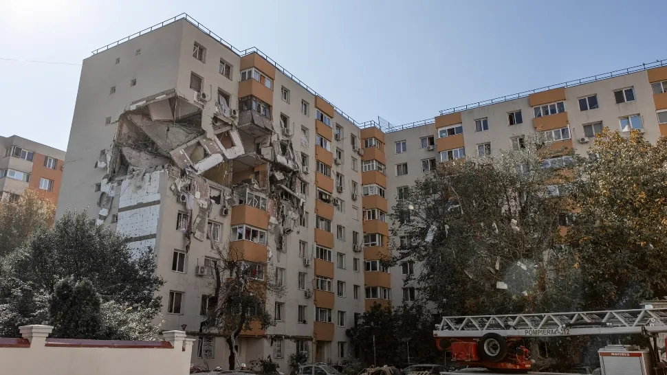 Revoltă la blocurile distruse de explozia din Rahova. Locatarii, abandonați la patru luni de la tragedie. „Am primit facturi, deși nu mai locuim acolo”-VIDEO
