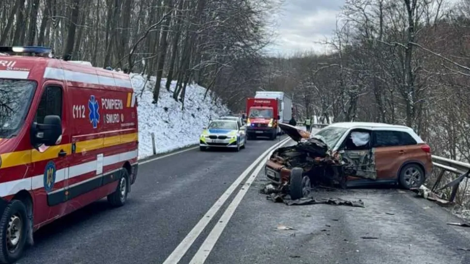 UPDATE: 5 persoane, transportate la spital. Trafic blocat între Sibiu și Brașov, după un accident cu trei mașini