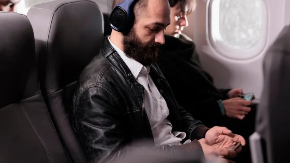 Obiectul pe care nu îl mai poți folosi în avion din 2026. Marile companii aeriene au schimbat regulile