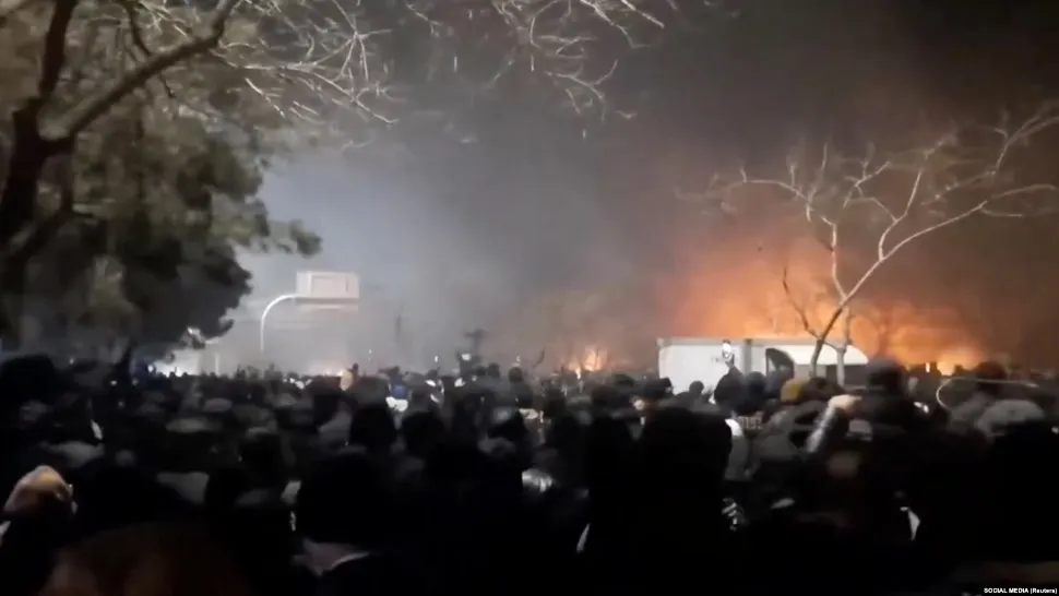 Imagini cutremurătoare cu trupuri umane în fața unei morgi din Teheran, difuzate online - VIDEO