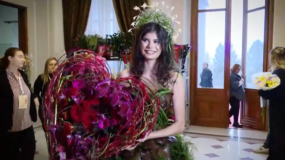 Prima ediție a Festivalului Flowers X a reunit iubitorii de artă florală la Palatul Snagov
