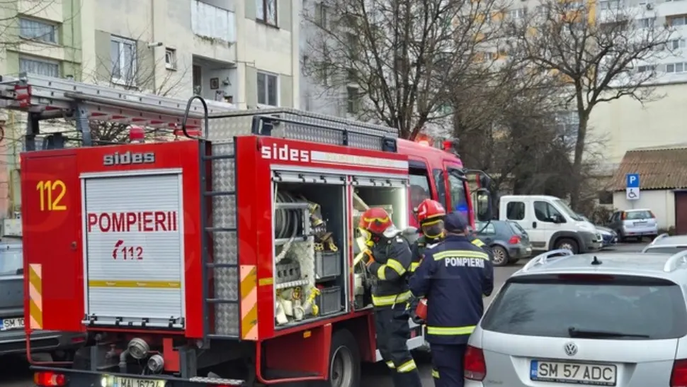 Panică într-un bloc din Satu Mare, lângă Spitalul Județean: locatarii evacuați de urgență după ce un panou electric a luat foc