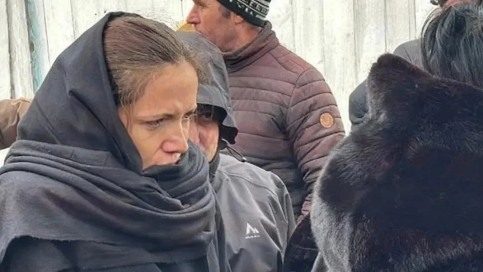 Mirabela Grădinaru și-a condus bunica pe ultimul drum. Nicușor Dan a fost absent - VIDEO