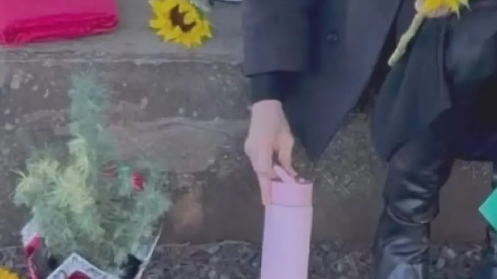 Scene sfâșietoare la cimitir după o greșeală de necrezut a firmei funerare. O mamă a fost obligată să elibereze mormântul fiului său: „Îi implora să se oprească”