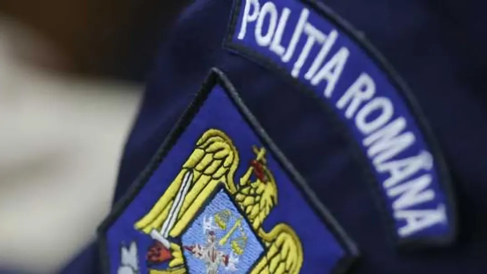 Un bărbat din Botoșani a sunat la 112, i-a jignit pe operatori și apoi a amenințat că dă foc blocului. Ce a pățit după ce polițiștii i-au bătut la ușă