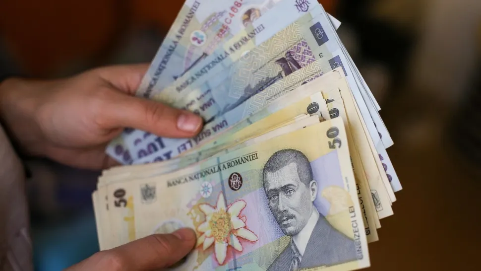 Bancnotele României vor avea încă o semnătură, înafară de cea a lui Isărescu. O schimbare rară, după un sfert de secol