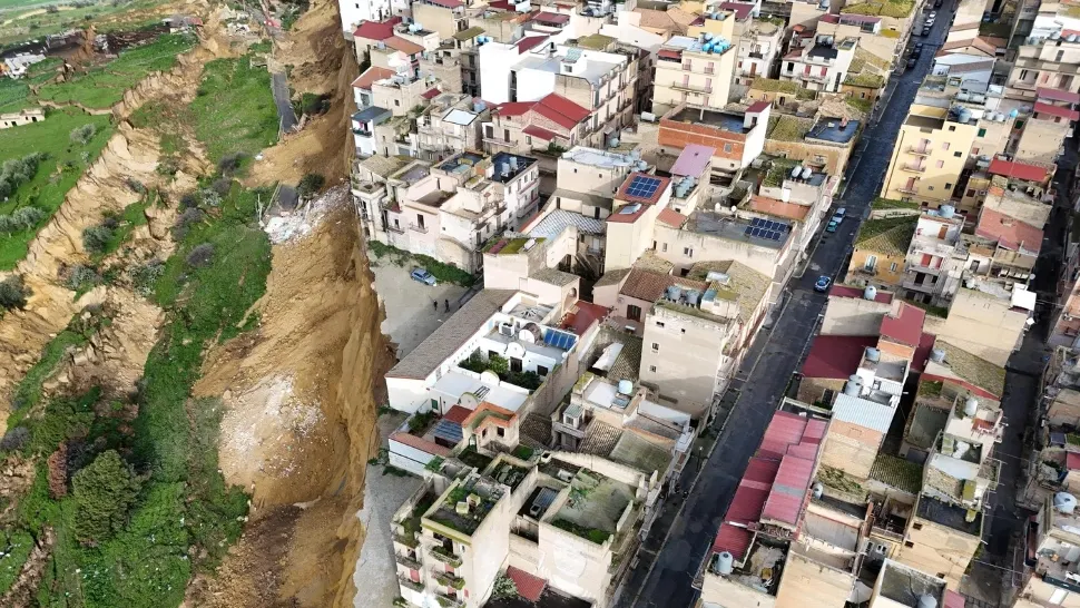 Coșmar în Sicilia. Pământul se prăbușește sub case și străzi, 1.500 de oameni au fost evacuați. VIDEO