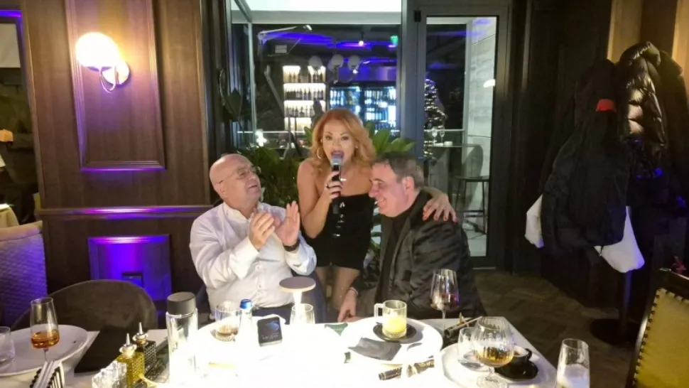 Emil Boc a petrecut alături de Gheorghe Hagi, în noaptea de Revelion, la hotelul Simonei Halep - FOTO/VIDEO