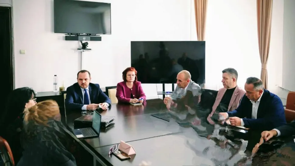 Ministrul Sănătății, Alexandru Rogobete, discuții cu sindicaliștii din sănătate despre gărzi, salarizare și structura personalului