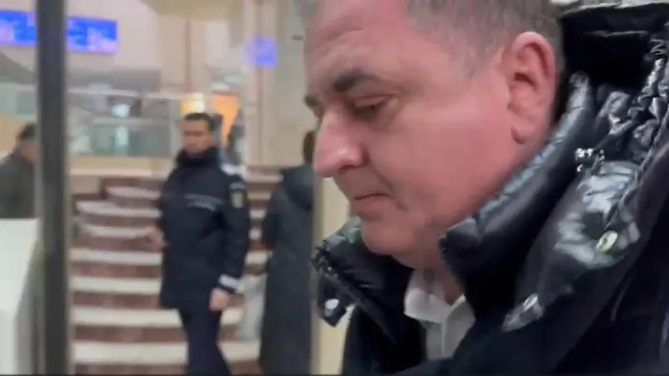 Șpăgarul din dosarul „Mită la Moșteanu” fuge de jurnaliști la Tribunalul București. VIDEO cu fostul senator fugărit de presă