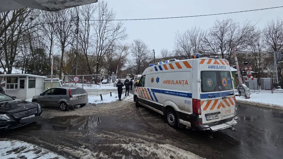 Femeie lovită de tren lângă sediul Poliției Locale din Giurgiu: victima este resuscitată
