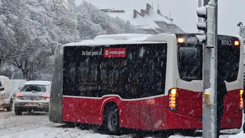 Ninsori masive în Viena: oraşul se confruntă cu probleme în trafic. Mai multe curse spre București și retur, anulate