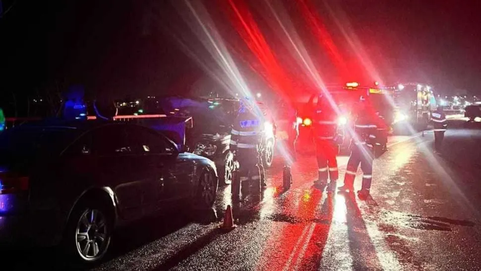 Carambol pe A7, în judeţul Buzău. Patru persoane rănite în urma impactului dintre o cisternă şi patru autoturisme