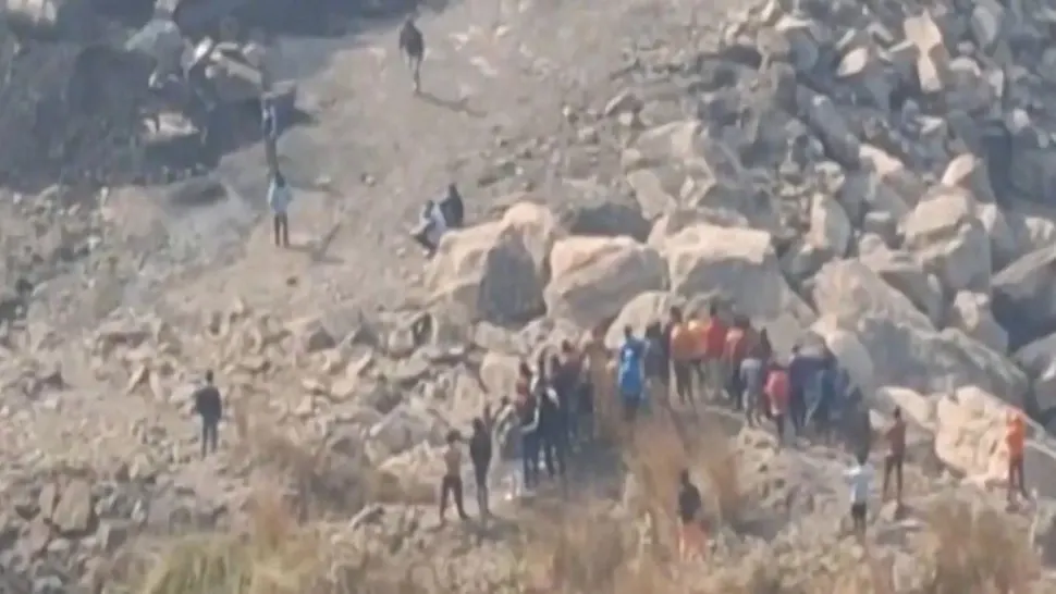 Explozie devastatoare într-o mină din India: cel puțin 18 morți și mai mulți muncitori blocați sub pământ - VIDEO