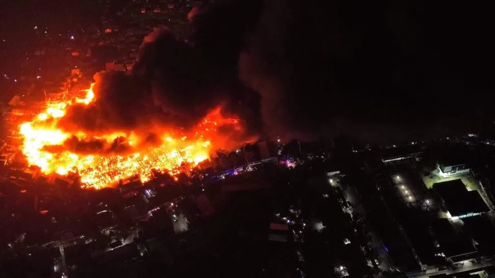 Incendiu de proporții într-un cartier rezidențial din Filipine. Mii de persoane, forțate să-și părăsească locuințele