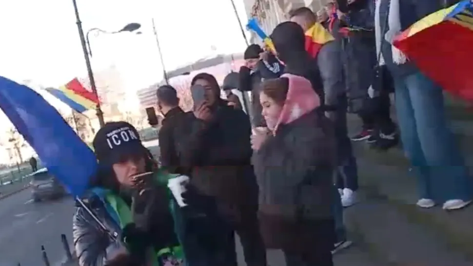 Protest la Curtea de Apel București. Manifestanții cer „Turul doi înapoi” și contestă anularea alegerilor