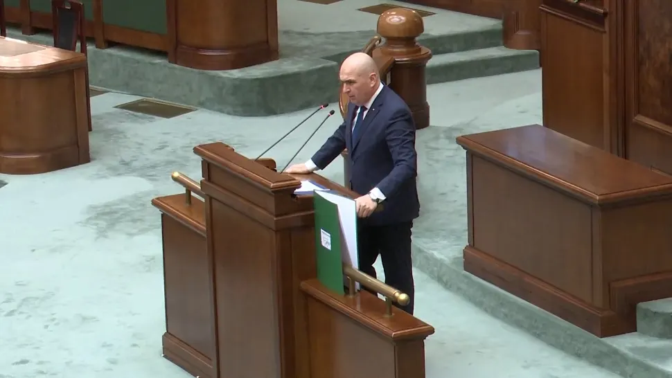 Moțiunile simple la adresa lui Bolojan și a unor miniștri USR au căzut. Opoziția amenință cu moțiune de cenzură - VIDEO