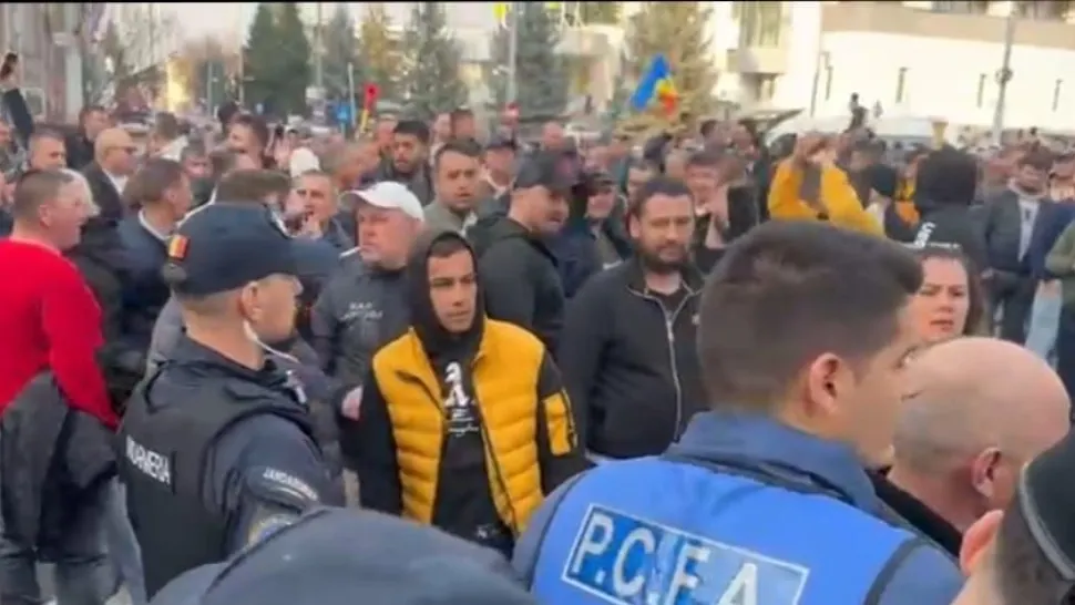 Protest cu lumânări la Târgu Jiu: minerii s-au săturat și cer demisia Guvernului