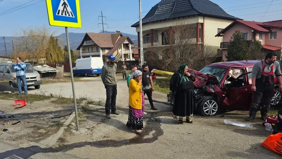 Accident grav pe Valea Oltului. O femeie a rămas prinsă între fiare