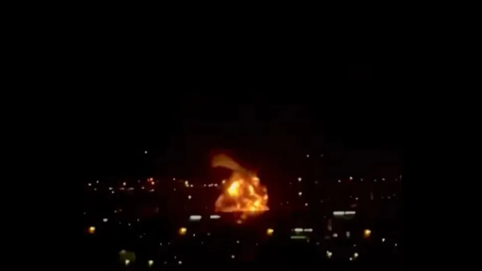 Aeroportul din Dubai, închis după un atac cu drone. Un rezervor de combustibil a luat foc - VIDEO