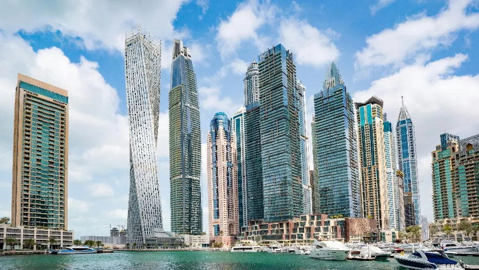 Hotelurile din Emiratele Arabe au prelungit şederile pentru turiștii blocați în zonă. La Abu Dhabi, costurile de cazare sunt suportate de Departamentul pentru Turism