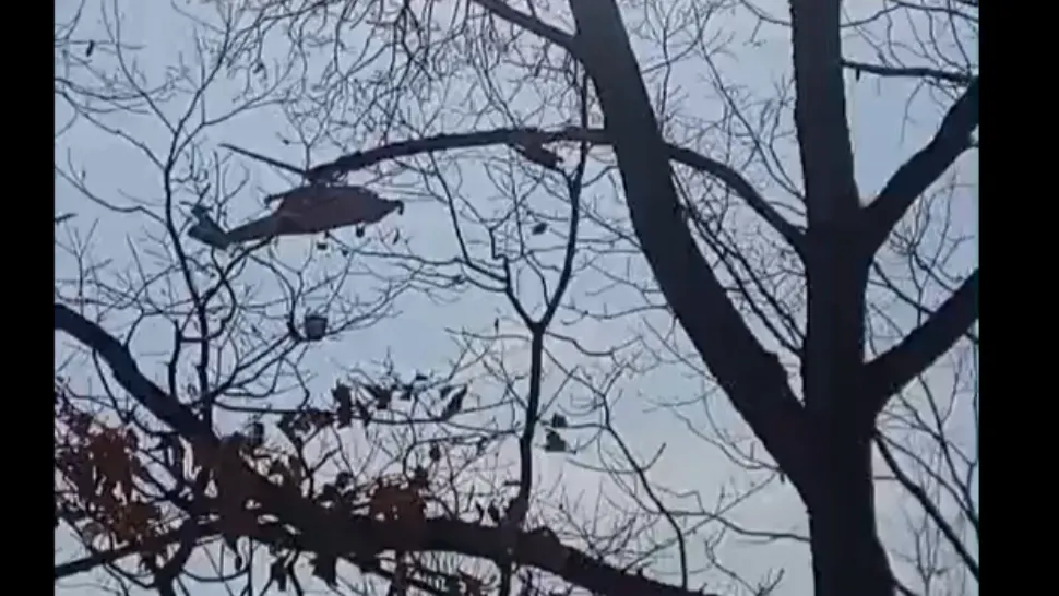 Intervenție spectaculoasă din aer: două elicoptere Black Hawk au fost trimise să lupte cu incendiile din Maramureș și Satu Mare - VIDEO