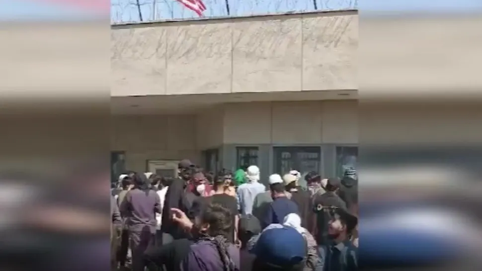 Ambasadele SUA din Irak și Pakistan au fost atacate. Revoltă uriașă: oamenii aruncă cu pietre