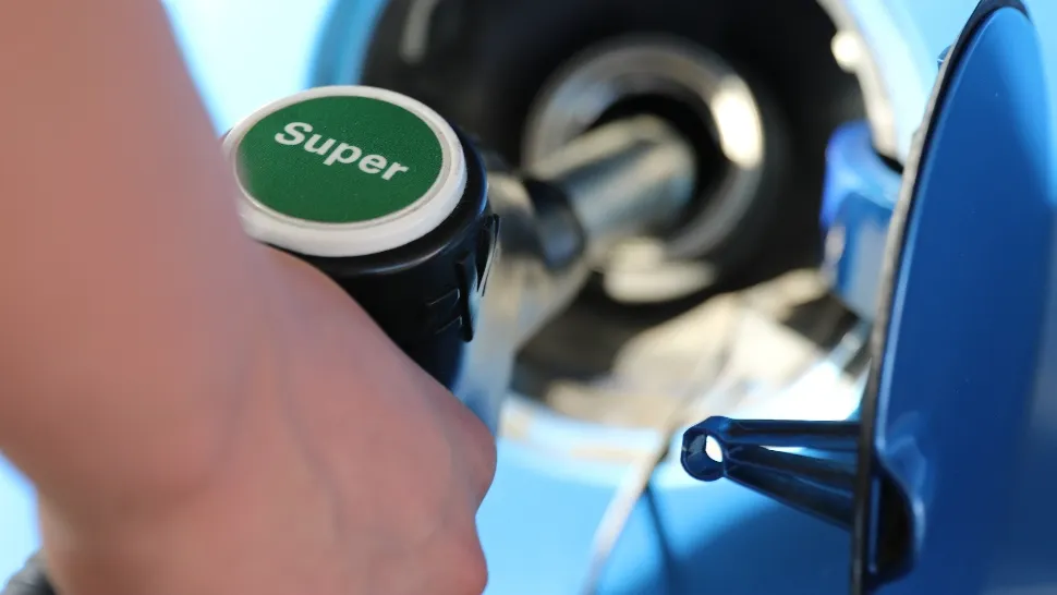 Țările care au luat măsuri de urgență pentru criza carburanților. Ajutor de 20 de euro pentru cei cu venituri mici