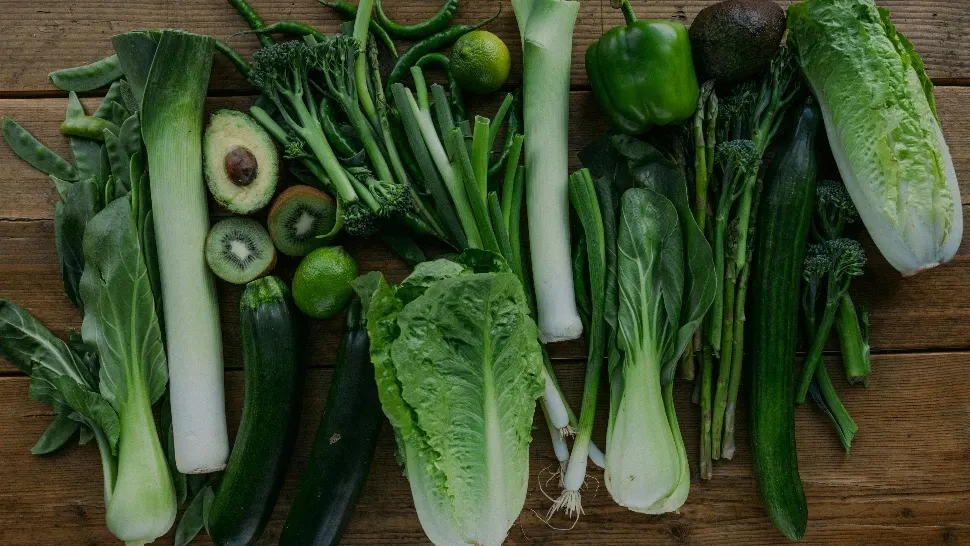Ce beneficii au legumele cu frunze verzi. De ce le recomandă gastroenterologii și nutriționiștii