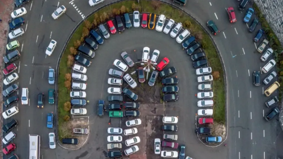 Harta parcărilor care golesc buzunarele șoferilor. În ce orașe plătesc românii cel mai mult ca să își parcheze mașina