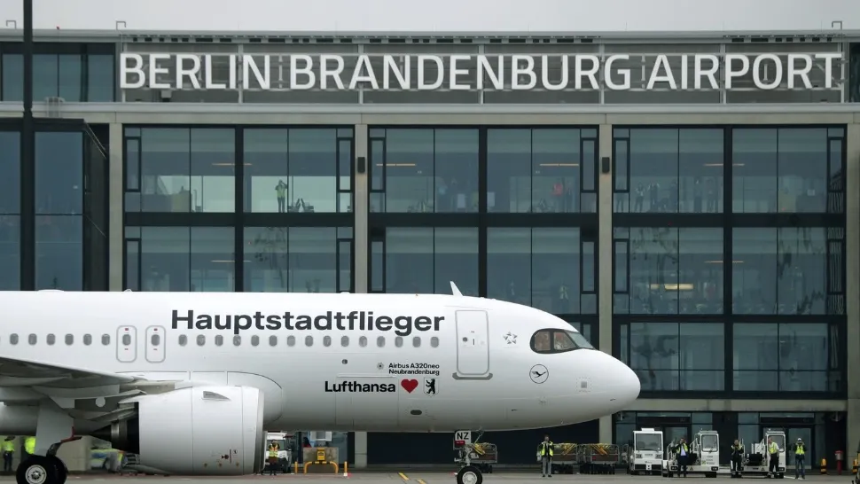 Aeroportul principal din Berlin, închis temporar după apariția unei drone neidentificate