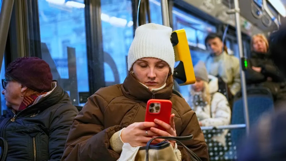 Rusia, offline: Moscoviții folosesc stații, pagere și hărți pe hârtie după ce Putin ar fi cerut blocarea accesului la internet