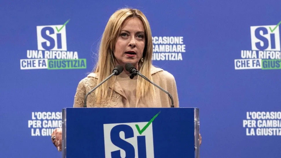 Italia taie prețul la pompă cu 25 de cenți pe litru. Meloni a găsit leacul pentru prețurile astronomice la carburanți, dar opoziția spune că e prea puțin și prea târziu