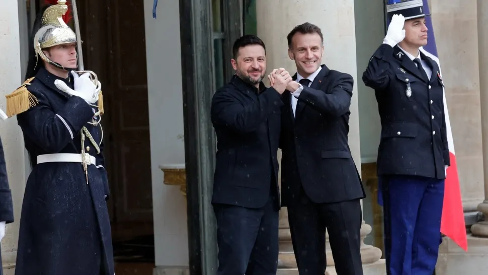 După vizita în România, Zelenski a plecat la Paris unde s-a întâlnit cu Macron. Ce au discutat cei doi lideri  