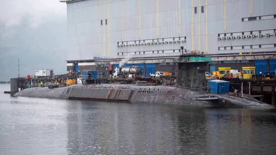 O româncă și un iranian, puși sub acuzare în Scoția pentru tentativa de a pătrunde într-o bază cu submarine nucleare britanice