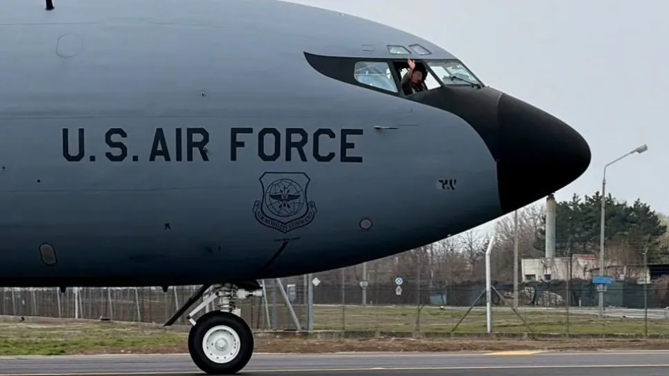 Prezență militară masivă a SUA în România. Un nou Boeing KC-135 Stratotanker ajunge la București în plină criză în Orientul Mijlociu VIDEO