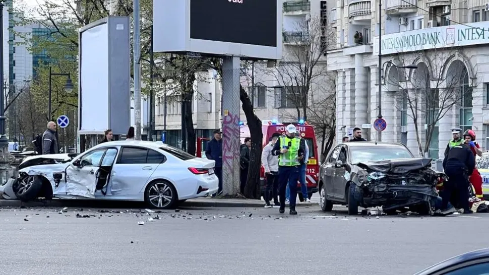 Accident rutier grav în București. Intervenție de urgență a echipajelor de salvare