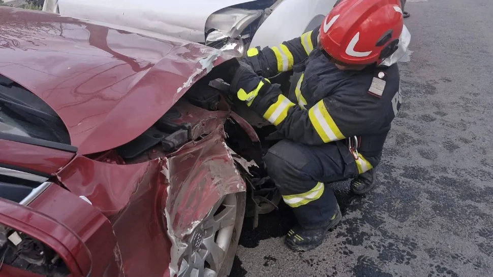Accident în lanț la Giurgiu: trei mașini implicate. Un tânăr a ajuns la spital