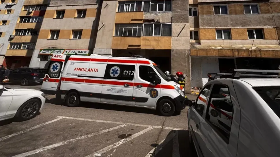 Un copil de 12 ani din Pitești a murit după ce s-a aruncat de la etajul 4. Ipoteza sinuciderii, luată în calcul