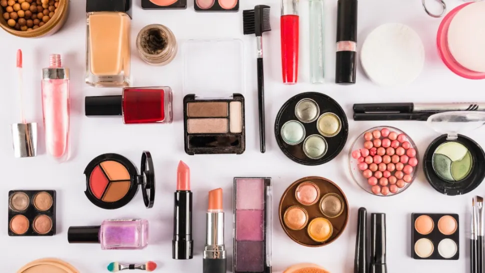 Interdicții noi în UE pentru cosmetice. Mai multe produse dispar de pe rafturi din mai 2026