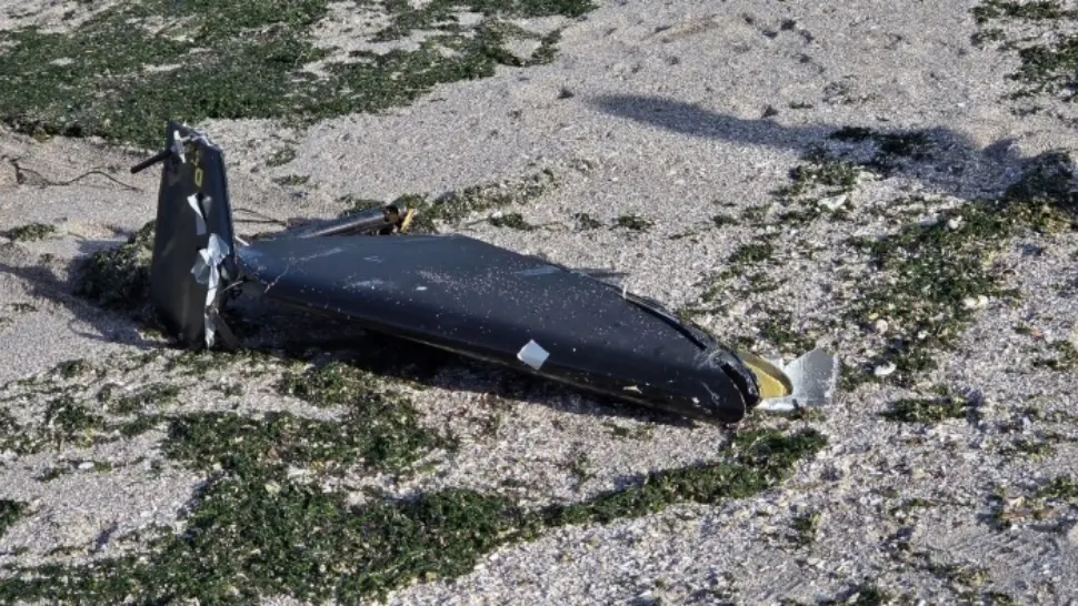 Alertă la Tuzla: posibile fragmente de dronă descoperite pe plajă. Autoritățile, prezente la fața locului - FOTO