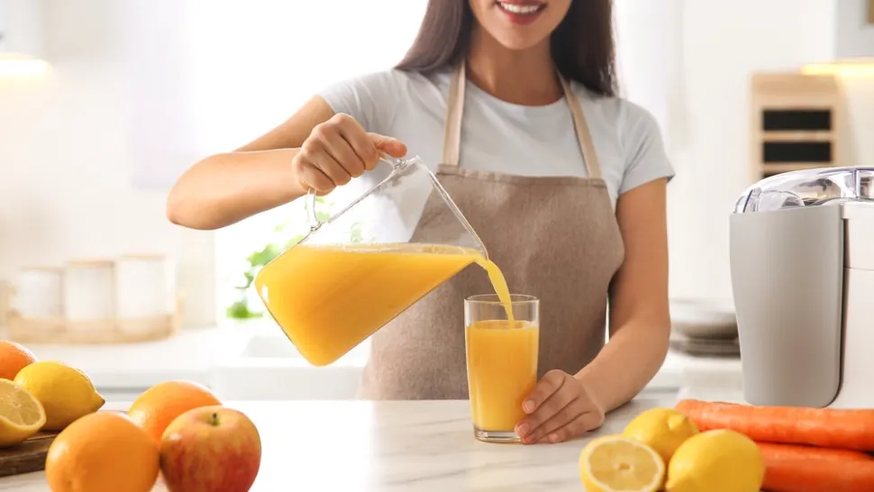 Sucuri naturale din fructe: cum să le prepari rapid în confortul casei tale 